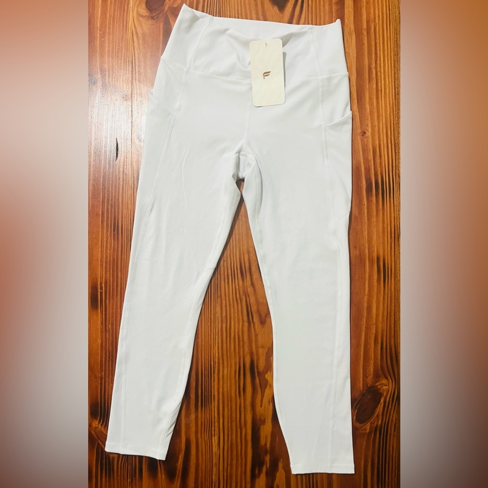 Fabletics PureLuxe Oasis 7/8 Leggings Womens M White High Rise Pockets NWT
